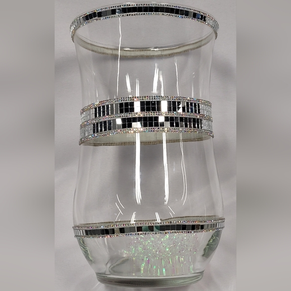 Tall Urn Vase *** HOST PICK *** - Picture 3 of 3